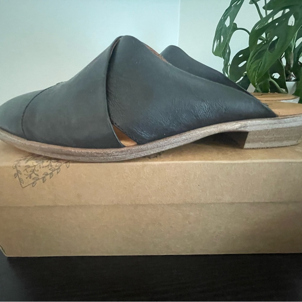 Free People Lourdes Black Leather Slip-On Shoes - Picture 2 of 7